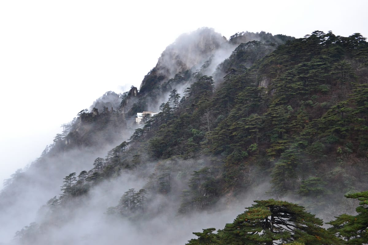 Sea of clouds drifting through the granite peaks of Huangshan