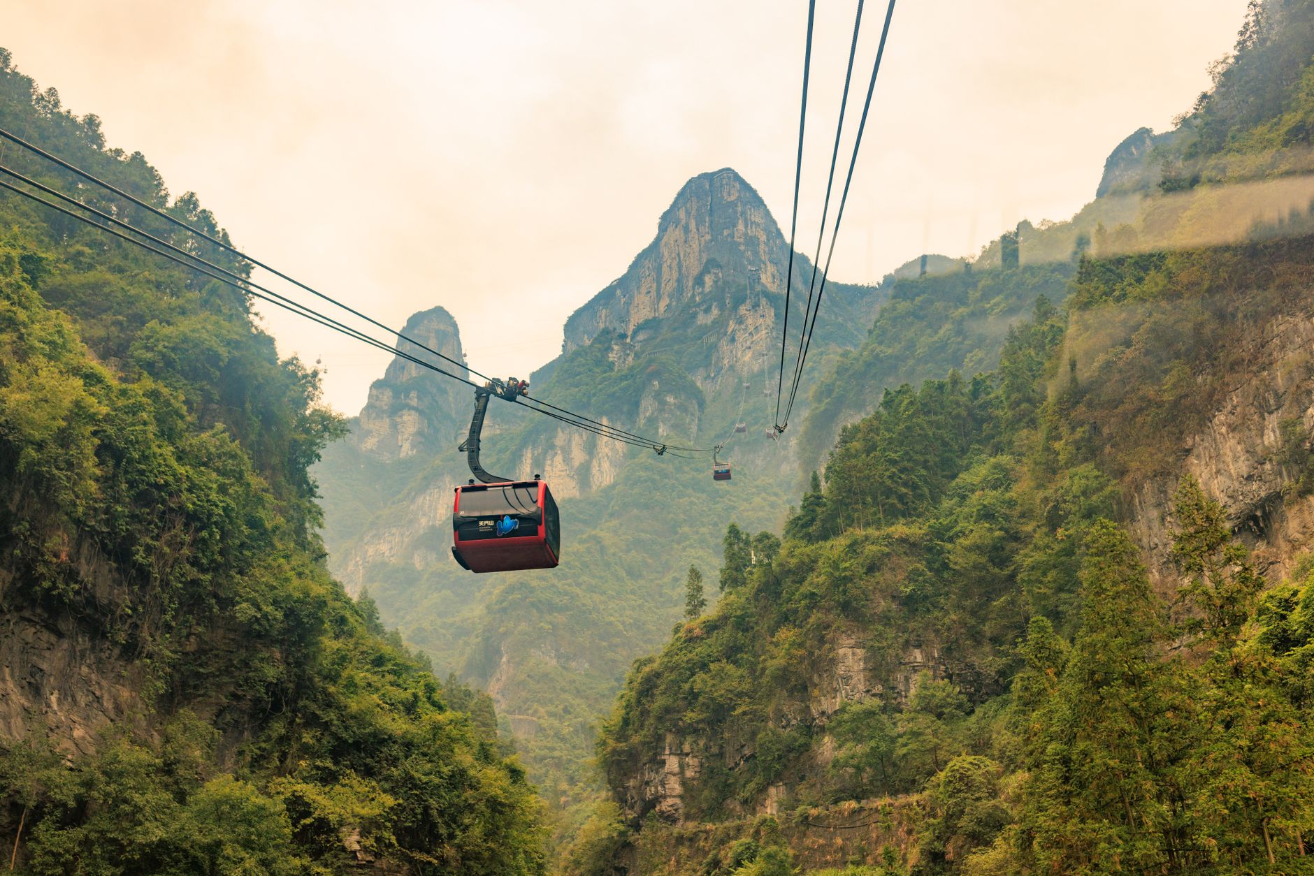 The 99 hairpin bends of Tongtian Avenue
