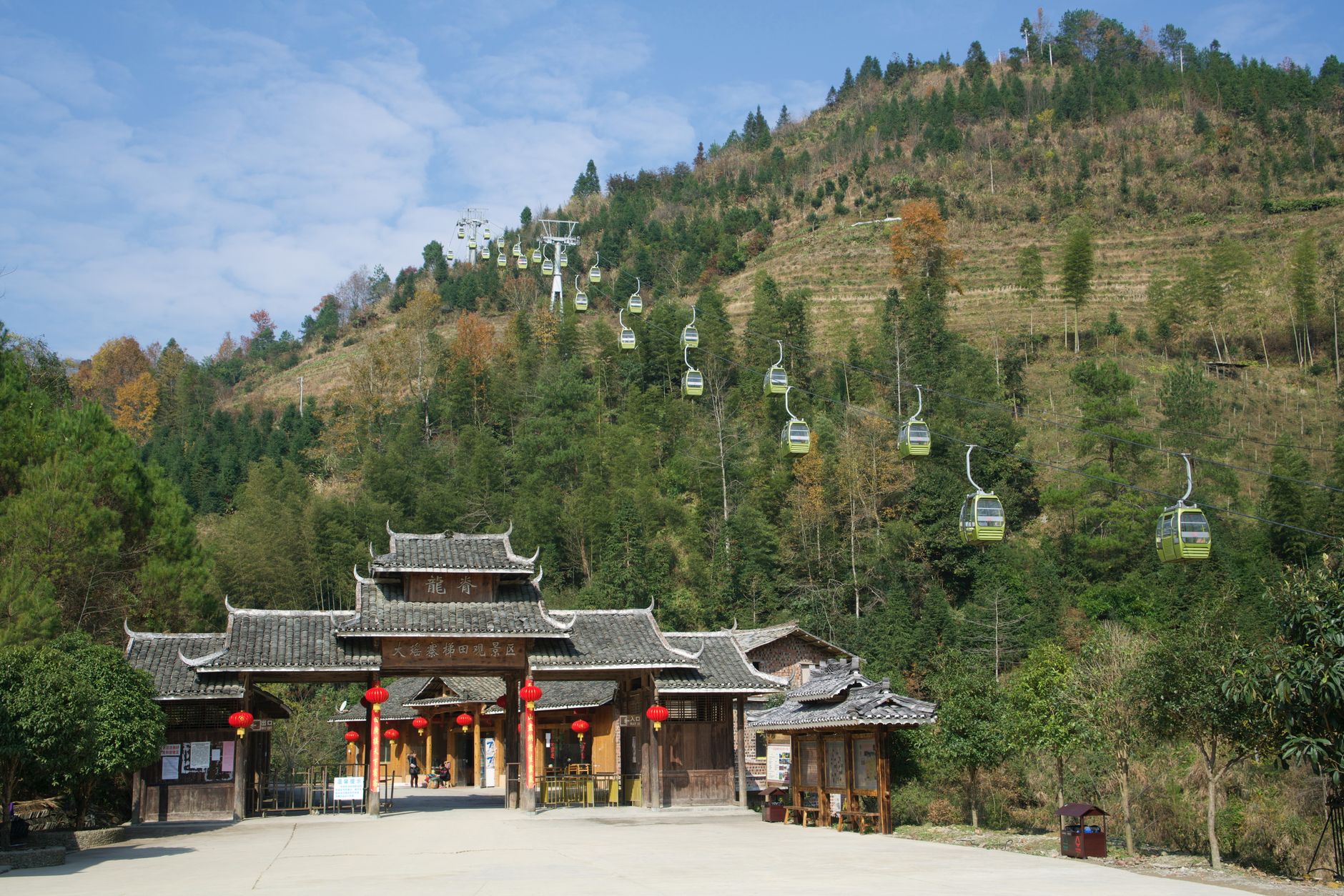 Temple and cable line near the Tianmen summit