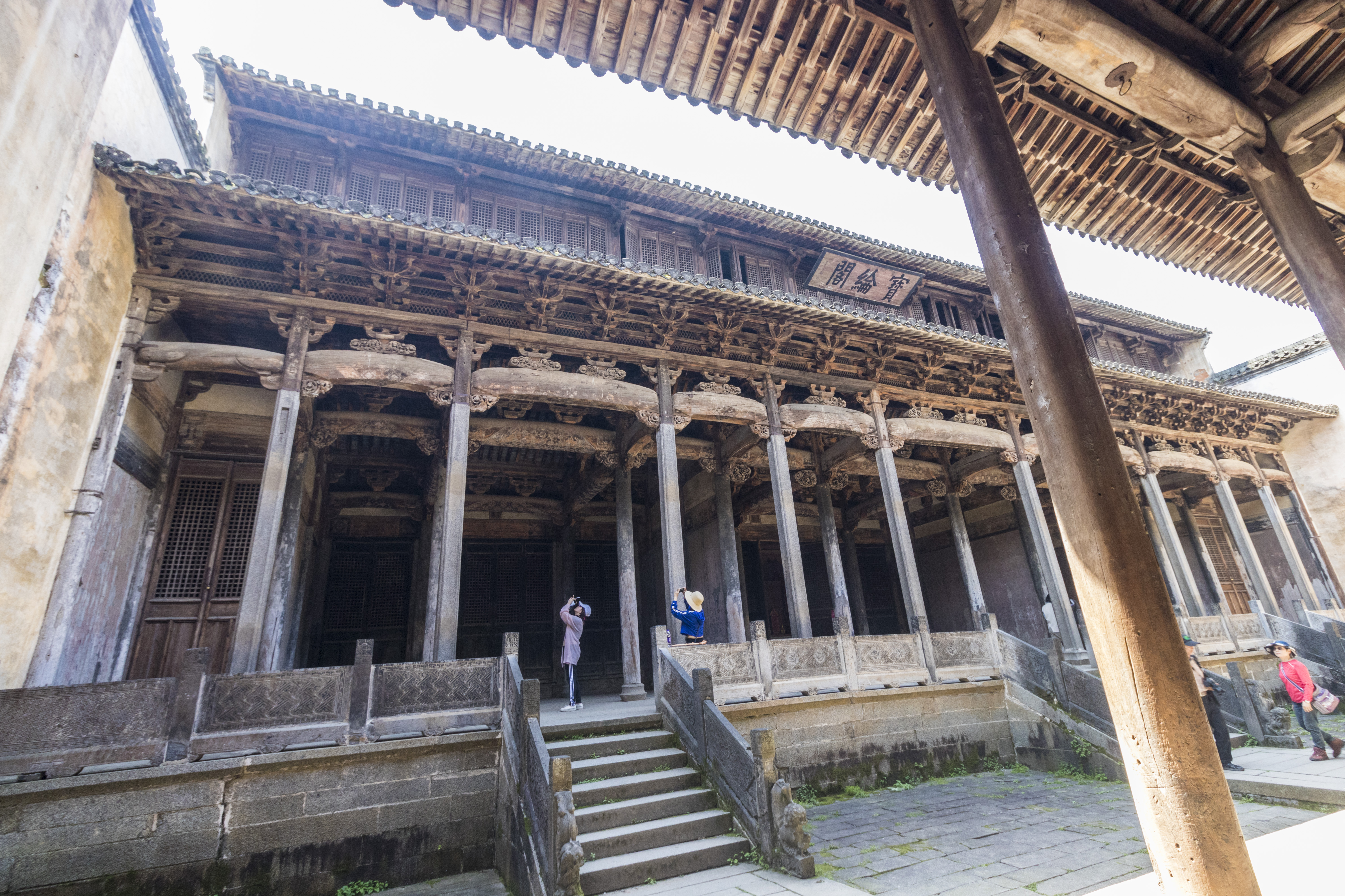 The grand Baolun Pavilion of the Luo Dongshu Ancestral Temple in Chengkan