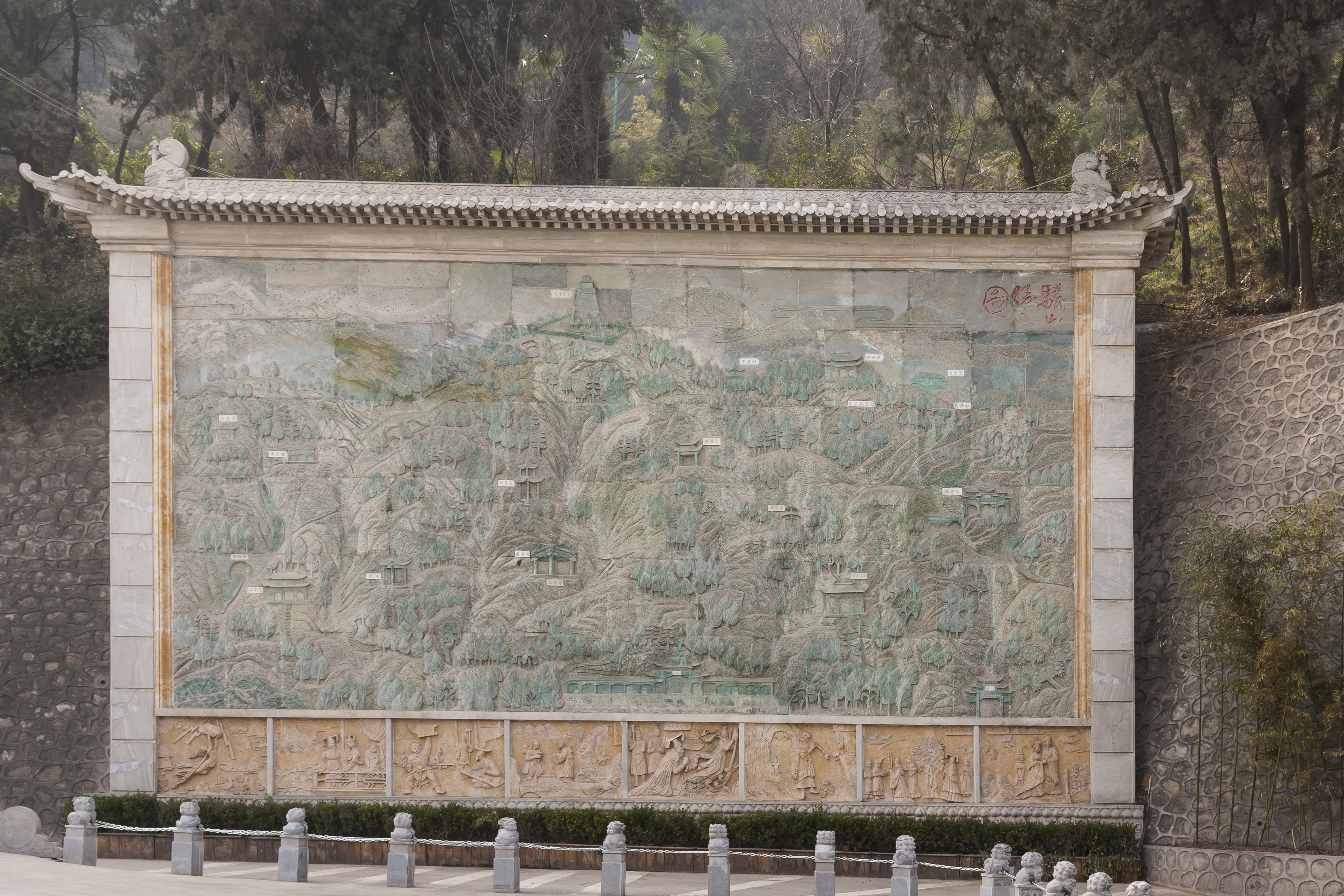 Lakeside pavilions and gardens of the Huaqing scenic area