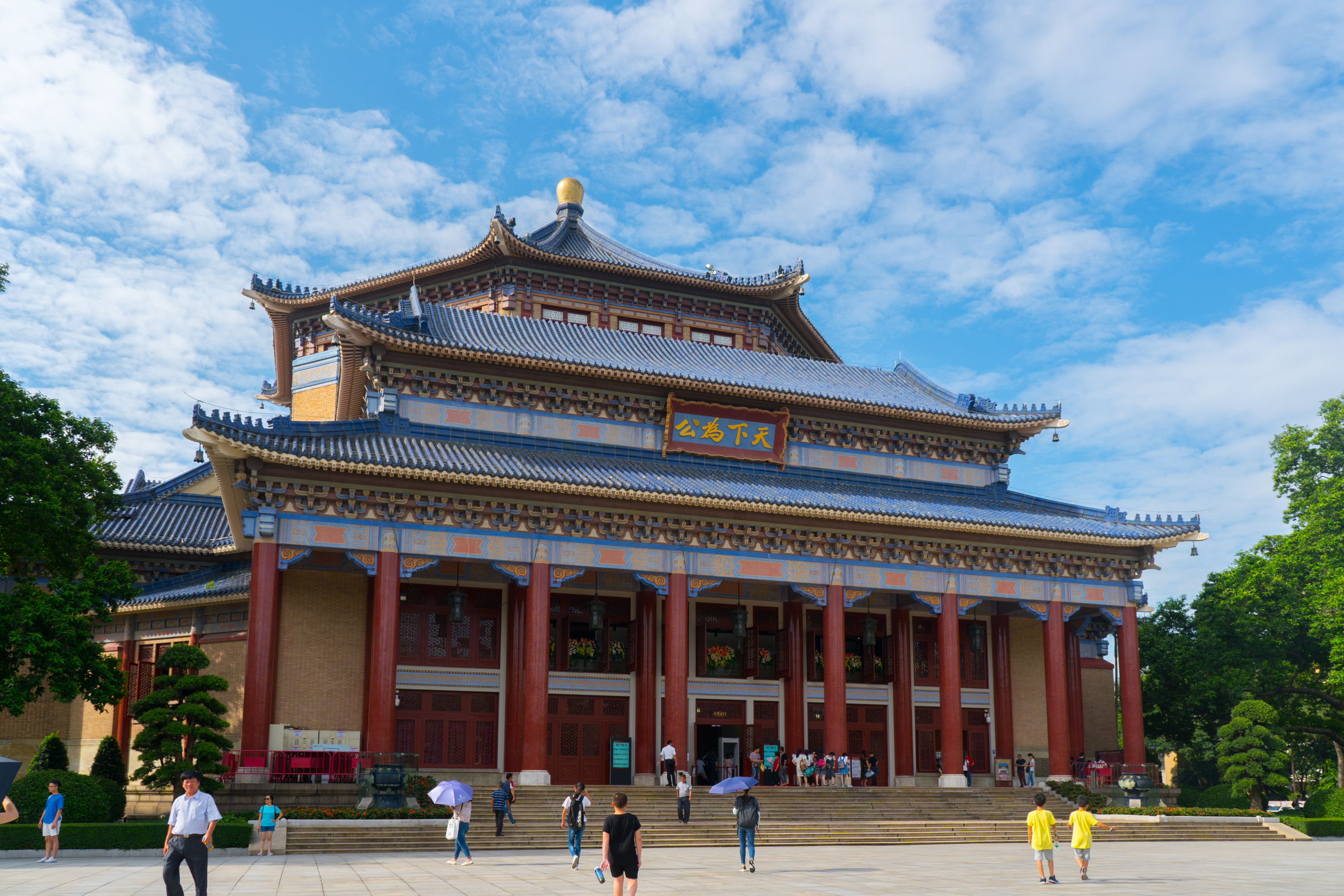 Sun Yat-sen Memorial Hall, the blue octagonal hall framed by topiary and the Sun Yat-sen statue
