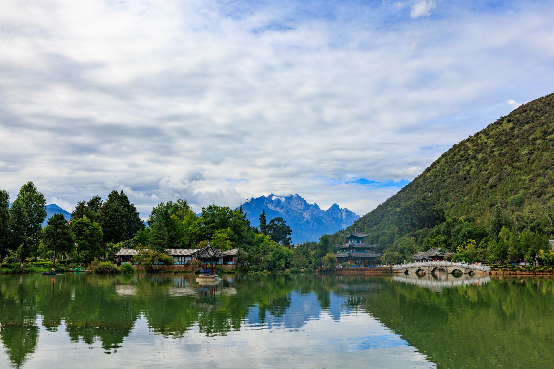 Lijiang 3-Day Itinerary: Old Town, Jade Dragon Snow Mountain & Tiger Leaping Gorge