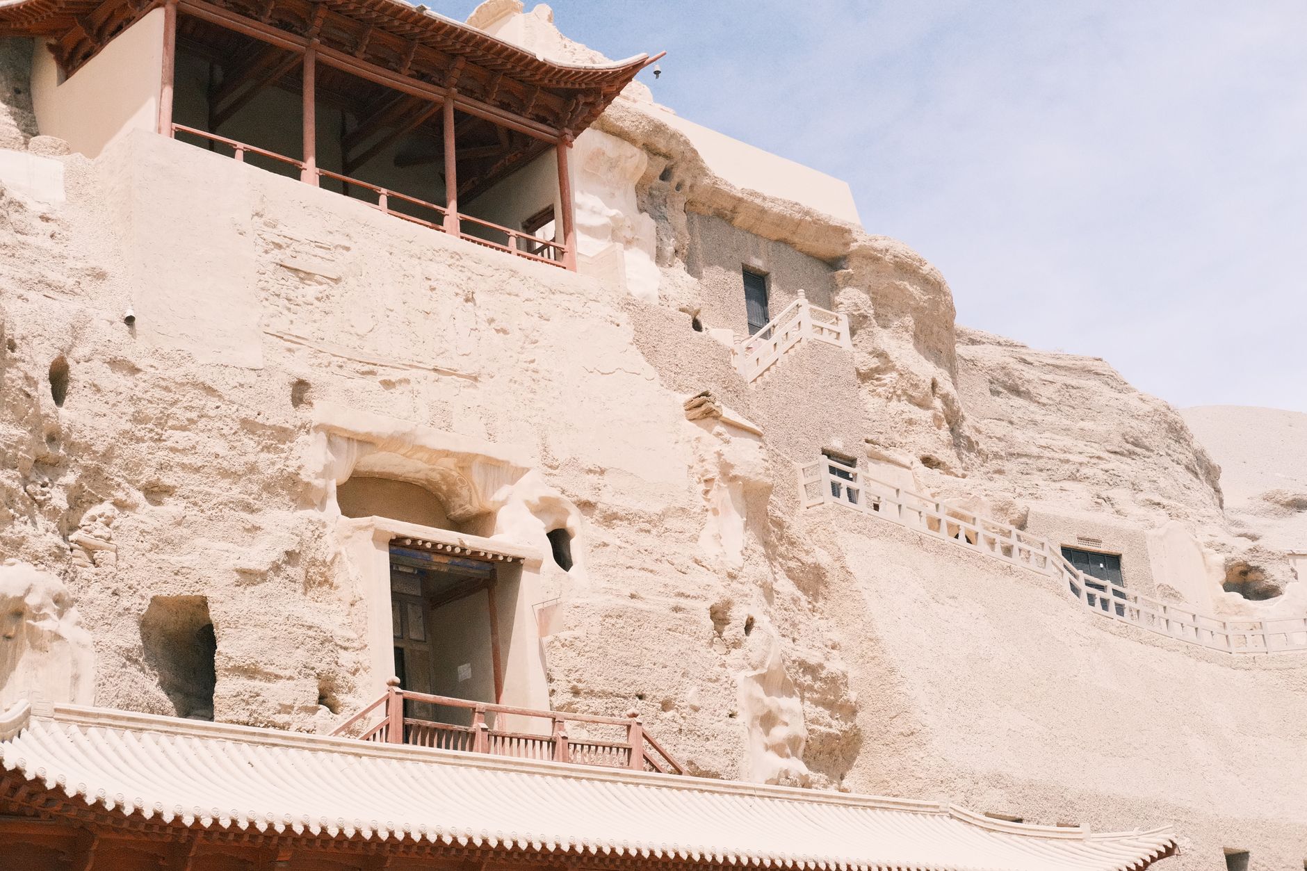 Dunhuang 2-Day Itinerary: Mogao Caves, Singing Sands & Silk Road Passes (2026)